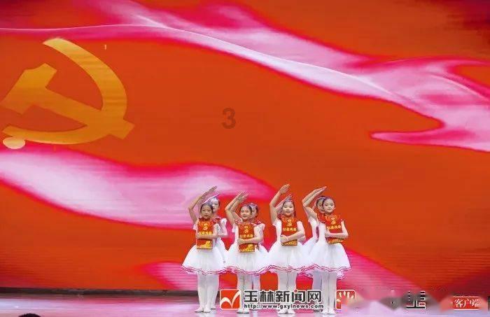 救援受困山洞的男子